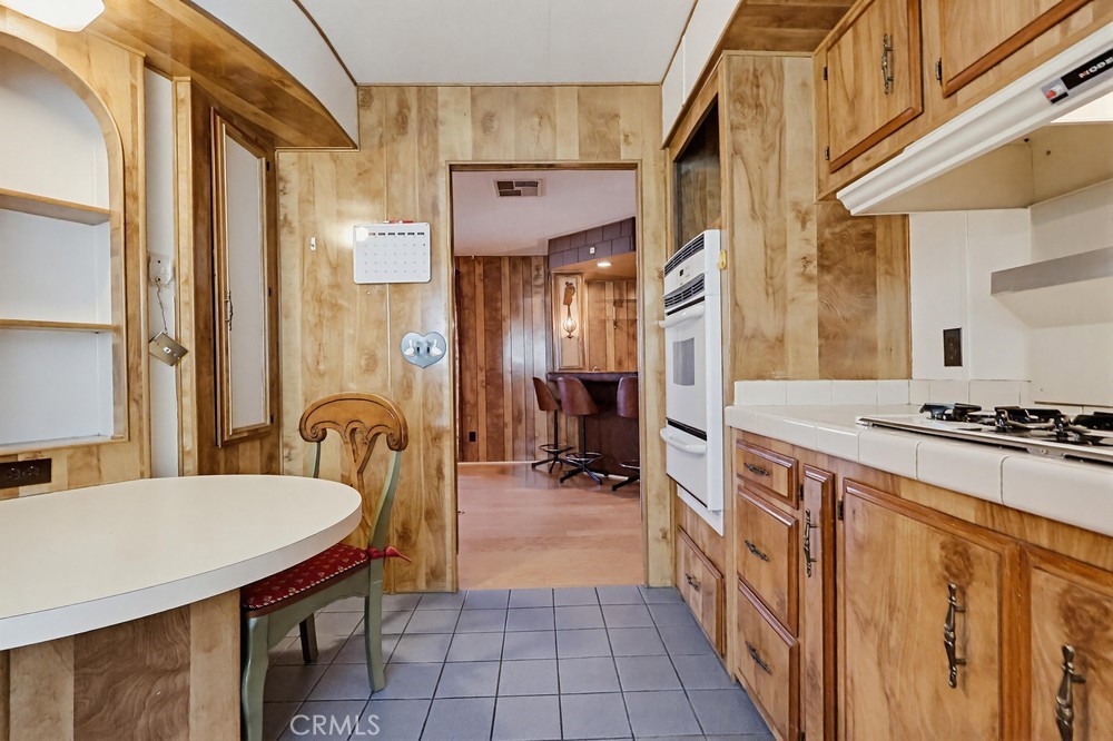 31244 North Lakehills Road Castaic, CA 91384 - Photo 24 of 72 Kitchen