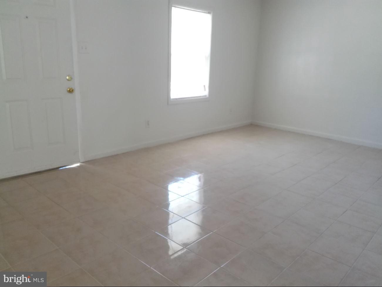 418 Rann Court Fredericksburg, VA 22401 - Photo 3 of 3 an empty room with a window
