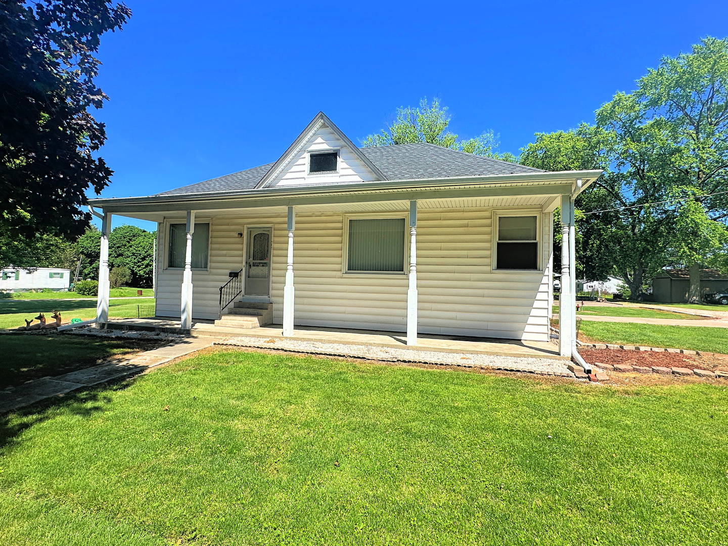 505 Morgan Street Long Point, IL 61333 - Photo 1 of 36 a front view of a house with a yard