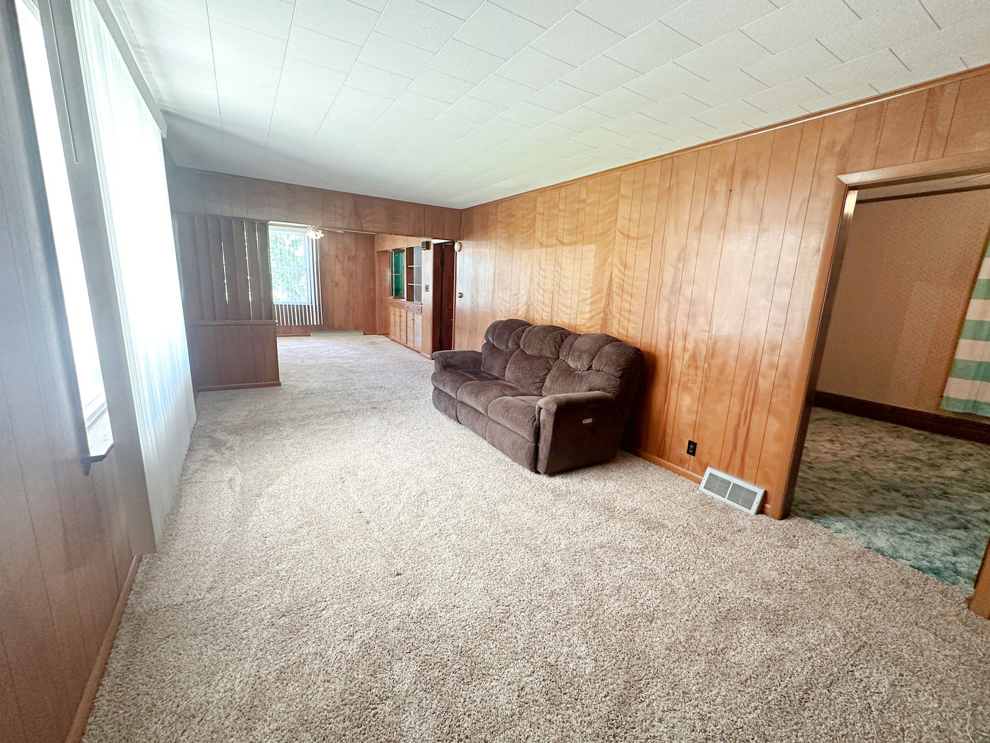 505 Morgan Street Long Point, IL 61333 - Photo 17 of 36 an empty room with furniture and a window
