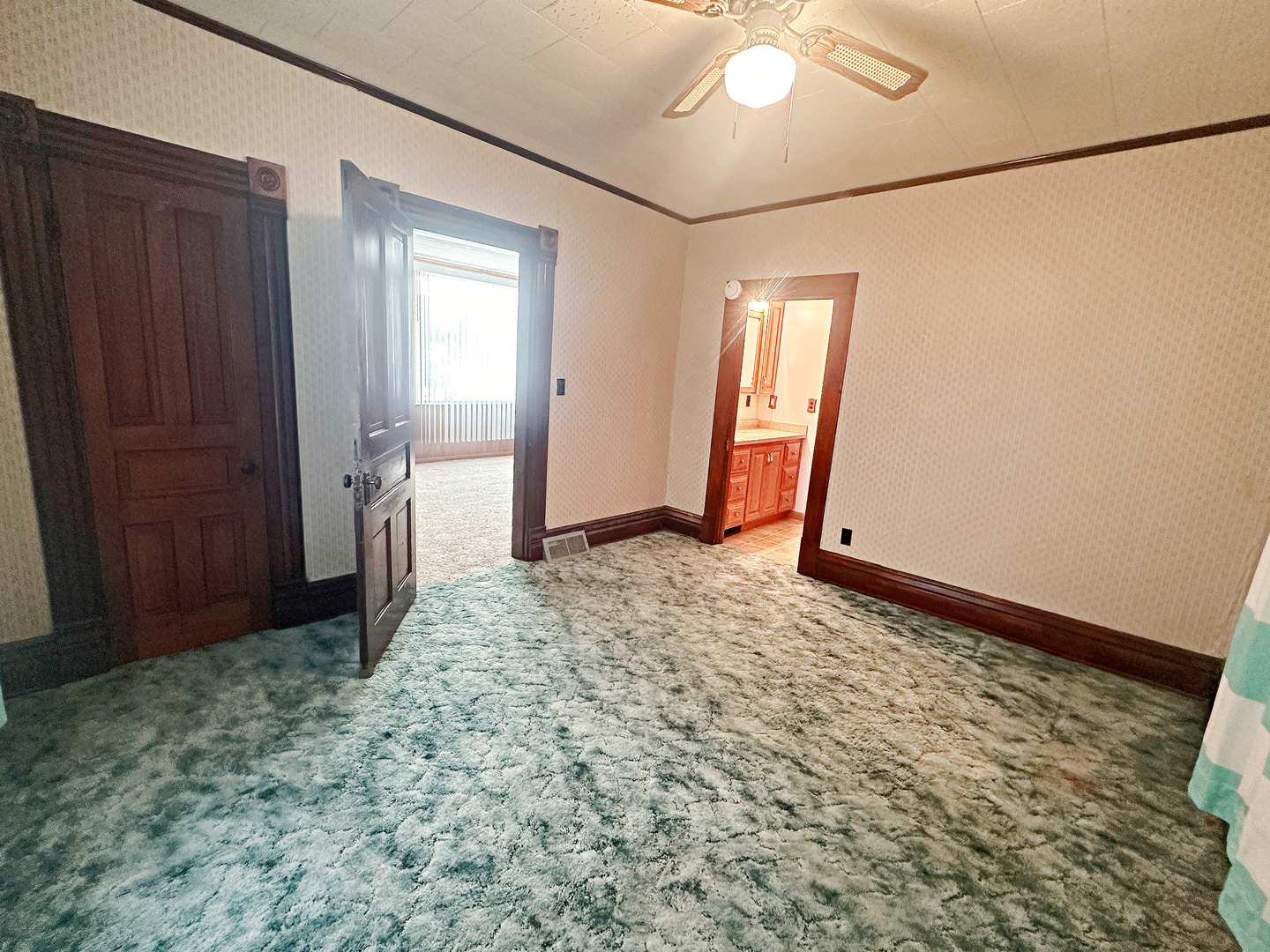 505 Morgan Street Long Point, IL 61333 - Photo 19 of 36 an empty room with windows