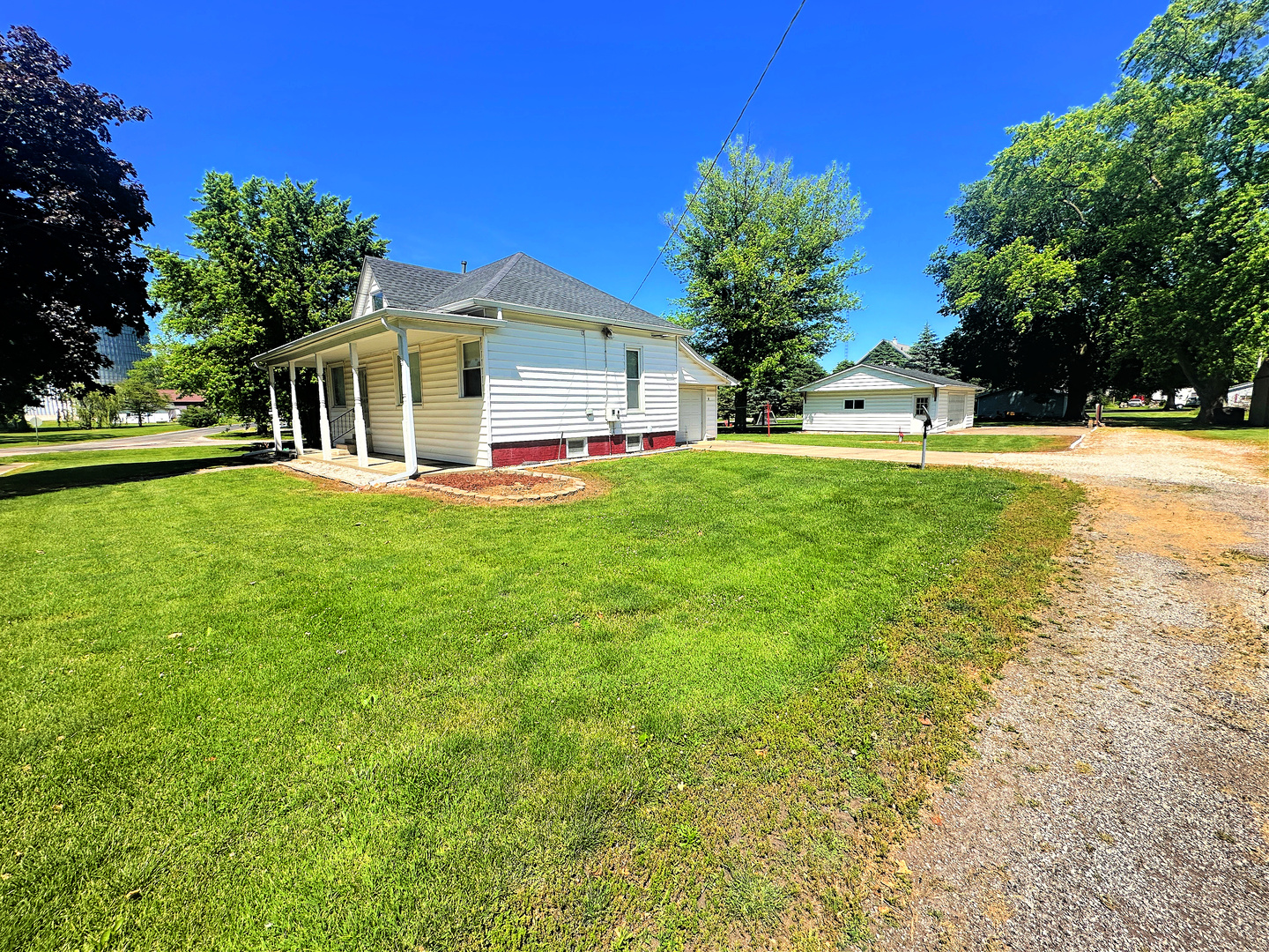 505 Morgan Street Long Point, IL 61333 - Photo 3 of 36 a front view of house with yard and trees
