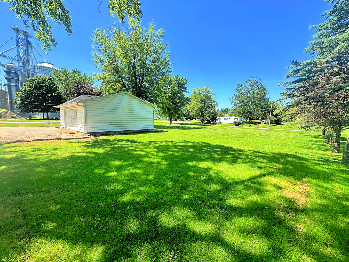 505 Morgan Street Long Point, IL 61333 - Photo 6 of 36 a view of a big yard with a house