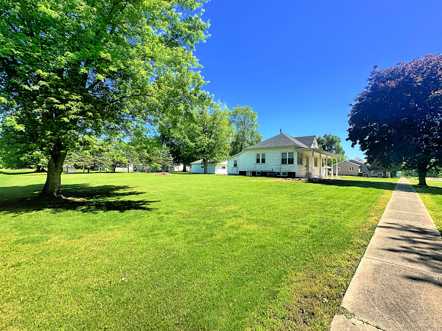 505 Morgan Street Long Point, IL 61333 - Photo 9 of 36 a view of house with garden