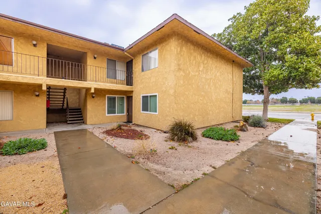$319,900 | 42935 15th Street West, Unit 9, Lancaster, CA 93534