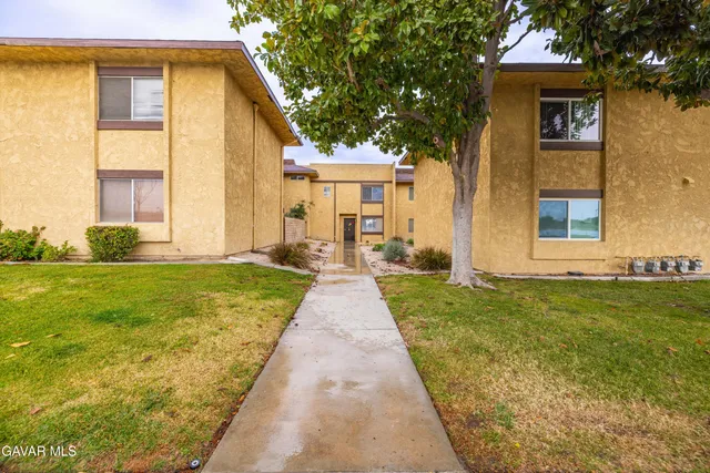 $319,900 | 42935 15th Street West, Unit 9, Lancaster, CA 93534