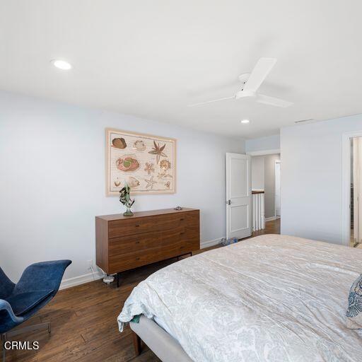 3241 Harbor Boulevard Oxnard, CA 93035 - Photo 21 of 32 a bedroom with a bed and a dresser