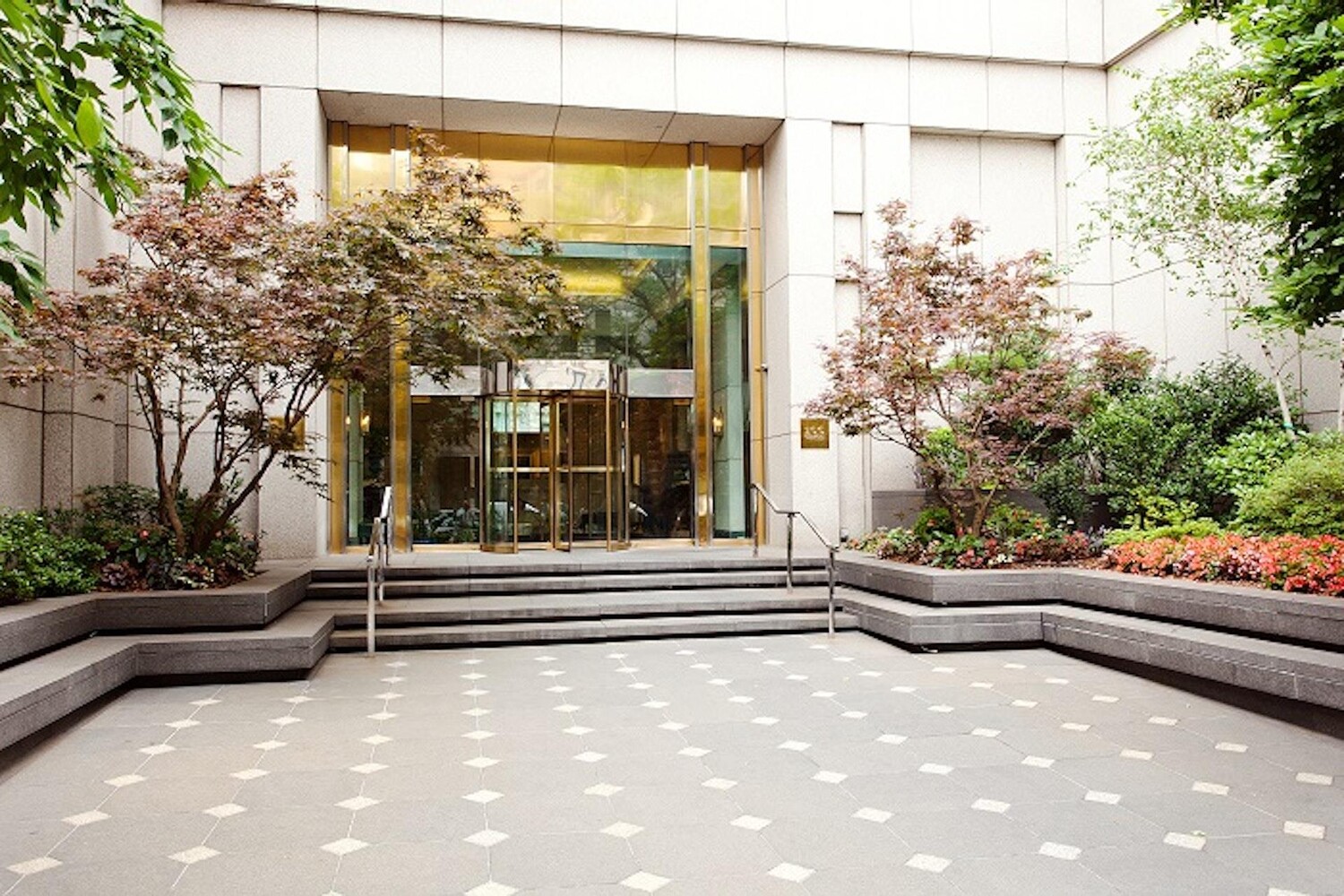 200 East 61st Street, Unit 14B Manhattan, NY 10065 - Photo 11 of 14