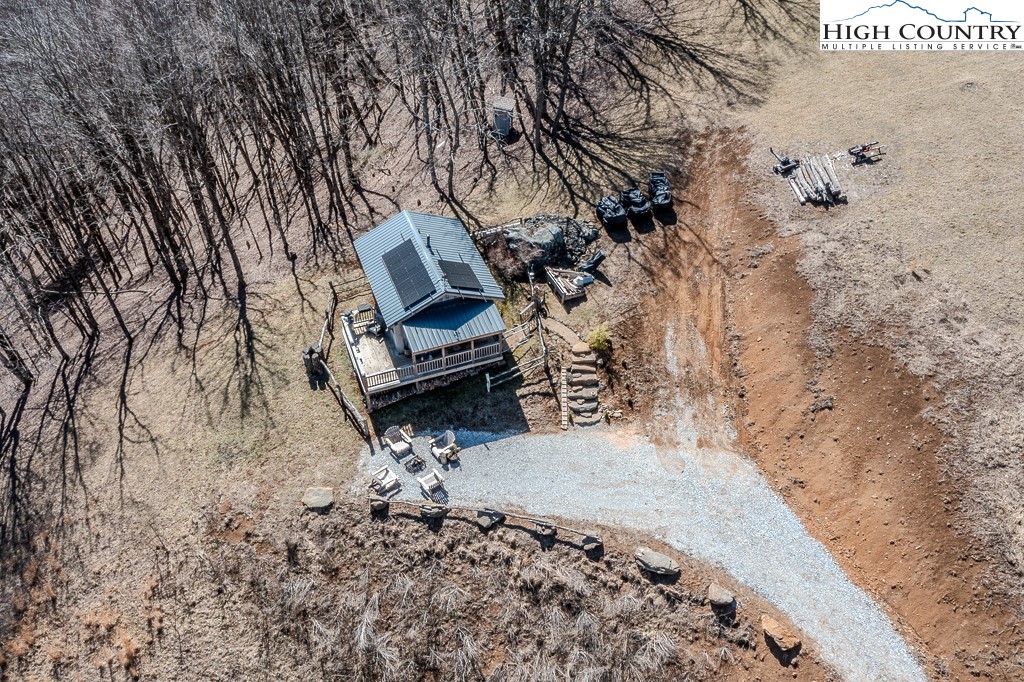 Jerry's Creek Road Newland, NC 28657 - Photo 36 of 49 a view of a backyard with wooden fence and large trees