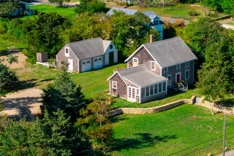 $2,695,000 | 187 Lagoon Pond Road, Vineyard Haven, MA 02568