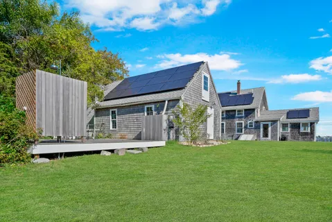 $2,695,000 | 187 Lagoon Pond Road, Vineyard Haven, MA 02568