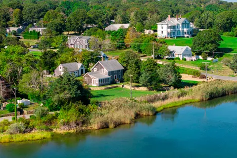 $2,695,000 | 187 Lagoon Pond Road, Vineyard Haven, MA 02568