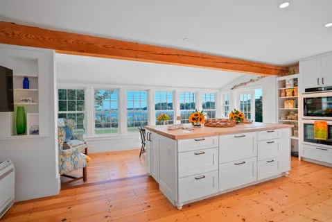 $2,695,000 | 187 Lagoon Pond Road, Vineyard Haven, MA 02568