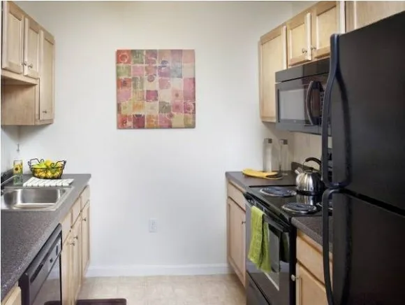 $1,945 | 50 Sentinel Court, Unit L08, Manchester, NH 03103