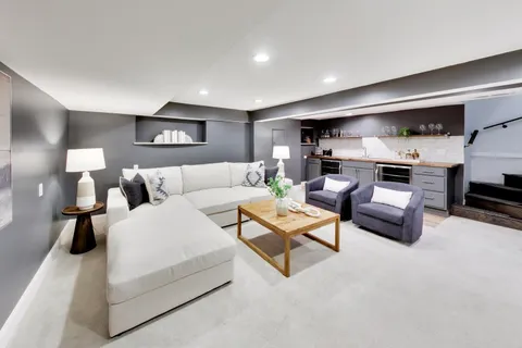 $1,025,000 | 3923 North Kilbourn Avenue, Chicago, IL 60641