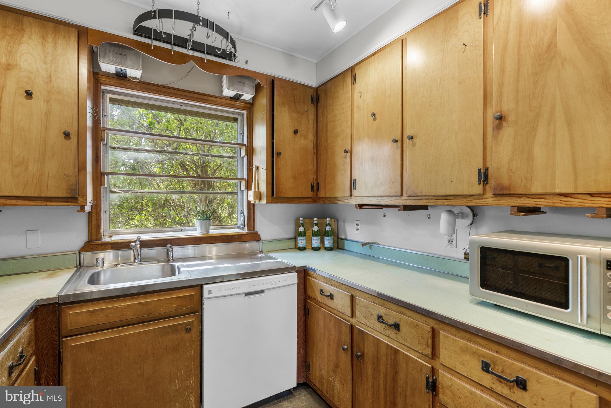 211 West Maple Road Linthicum Heights, MD 21090 - Photo 13 of 44