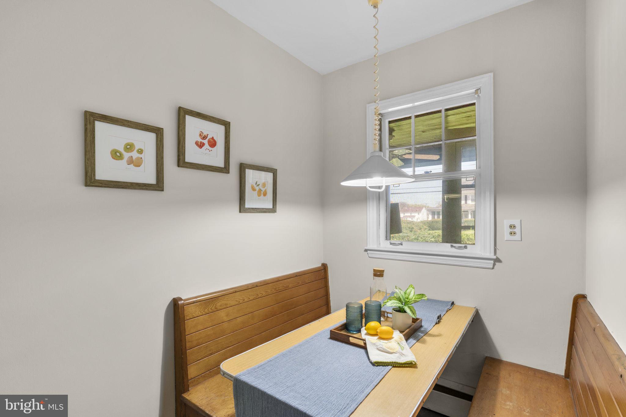 211 West Maple Road Linthicum Heights, MD 21090 - Photo 14 of 44 Banquette seating