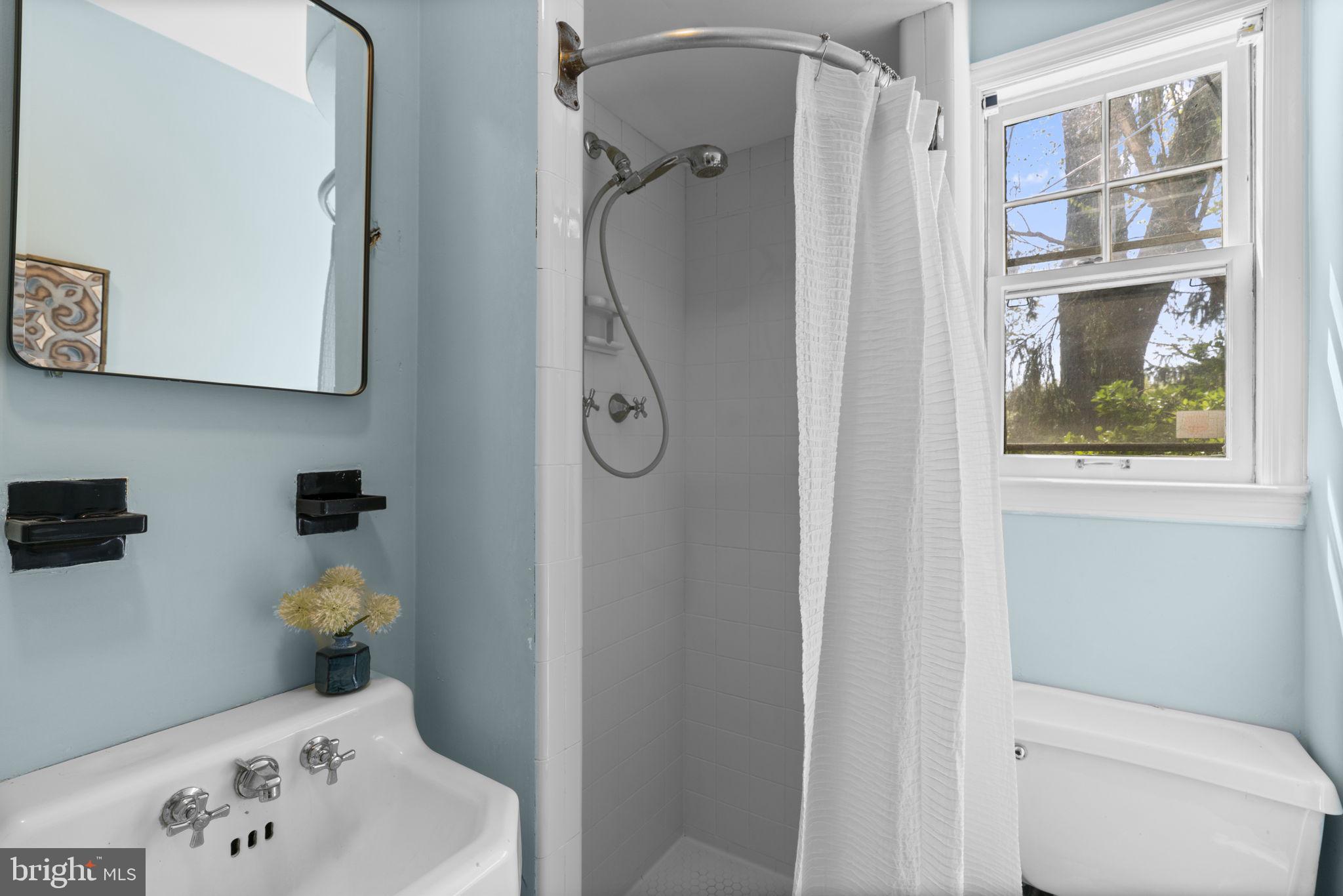 211 West Maple Road Linthicum Heights, MD 21090 - Photo 18 of 44 Full bathroom on first floor