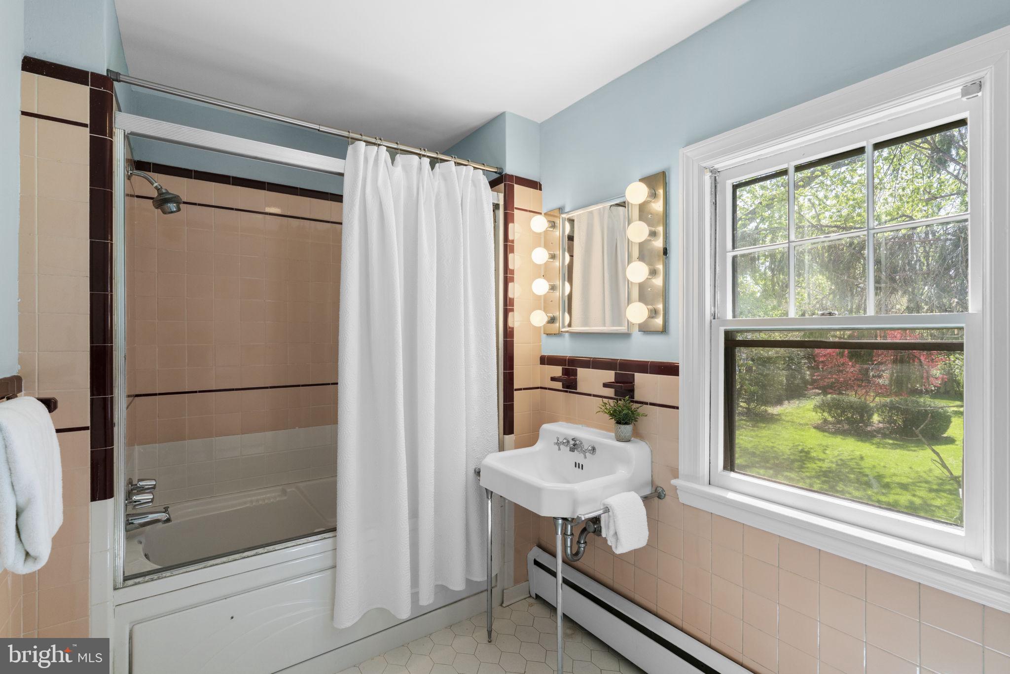 211 West Maple Road Linthicum Heights, MD 21090 - Photo 31 of 44 Full bath with tub/shower