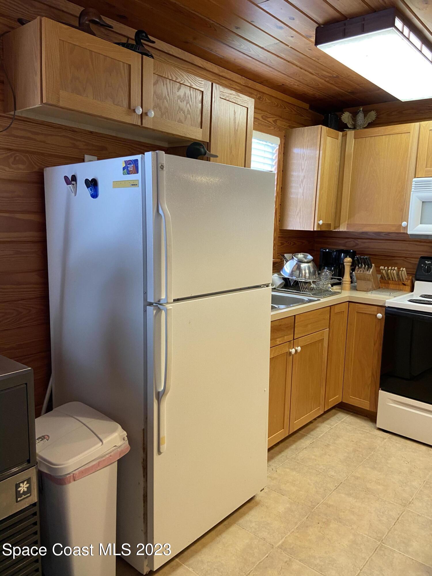 5757 Lake Poinsett Road Cocoa, FL 32926 - Photo 21 of 43 a kitchen with stainless steel appliances a refrigerator and a sink