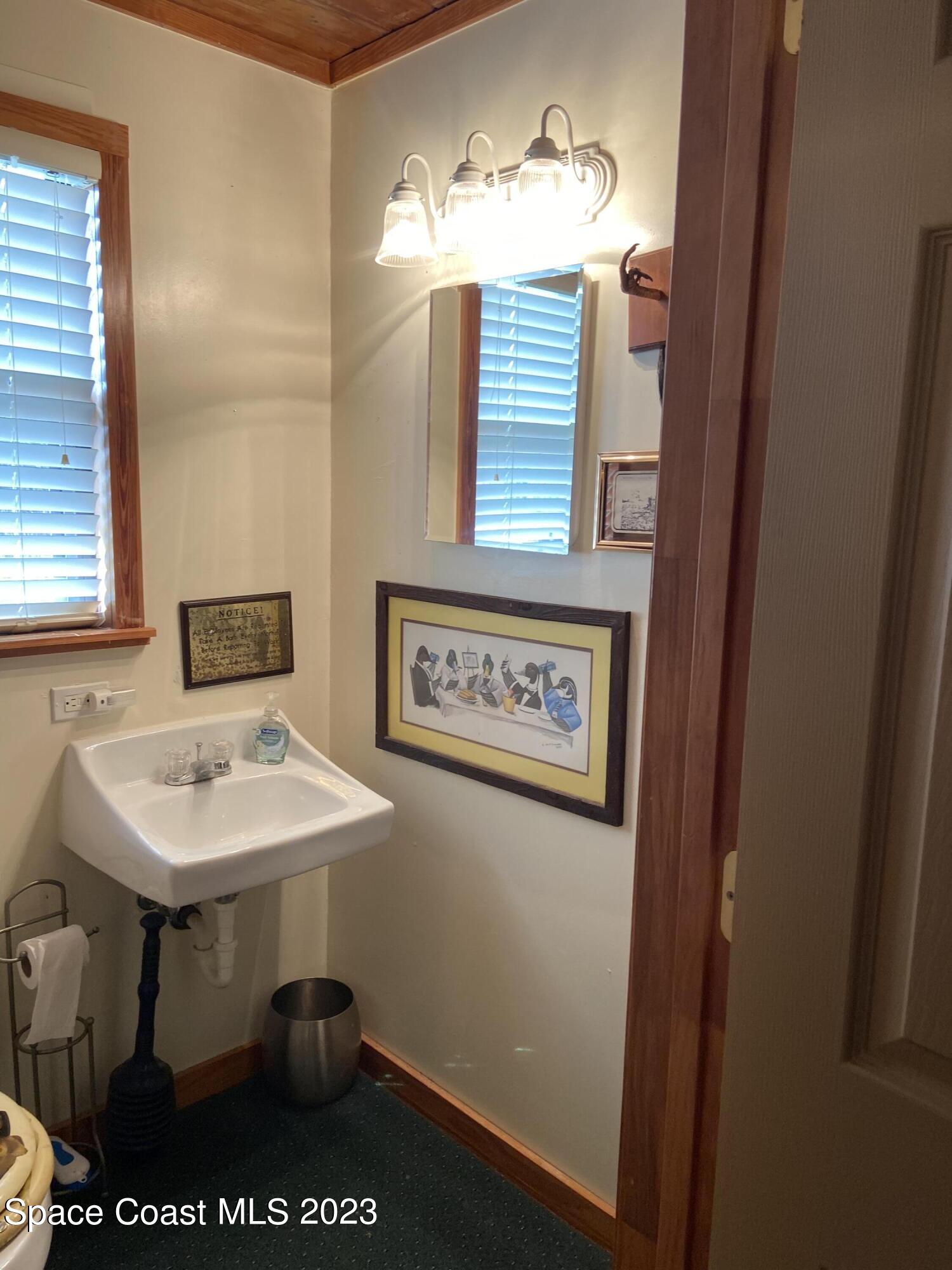 5757 Lake Poinsett Road Cocoa, FL 32926 - Photo 27 of 43 a bathroom with a sink and a mirror