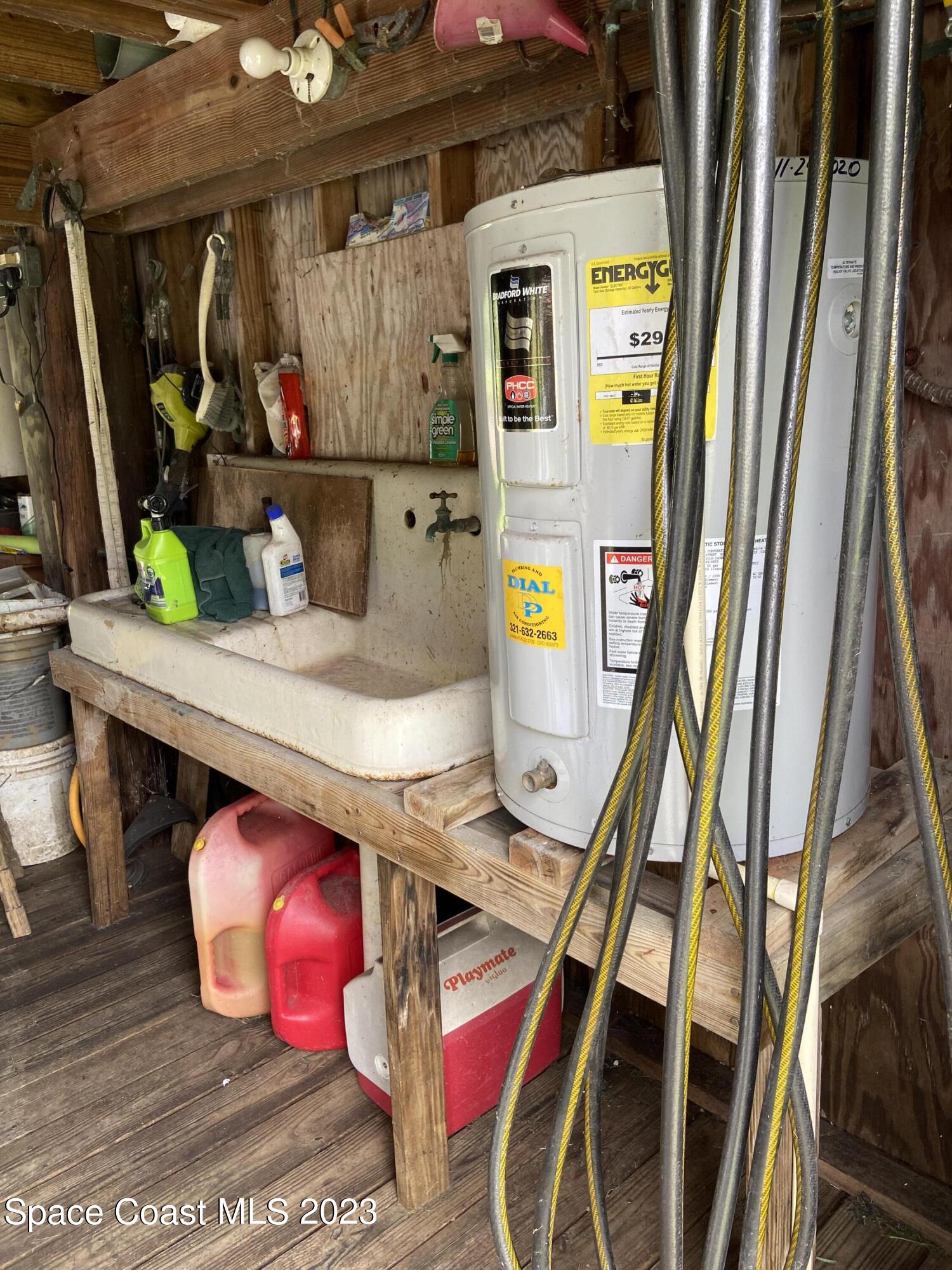 5757 Lake Poinsett Road Cocoa, FL 32926 - Photo 34 of 43 a room with musical instruments