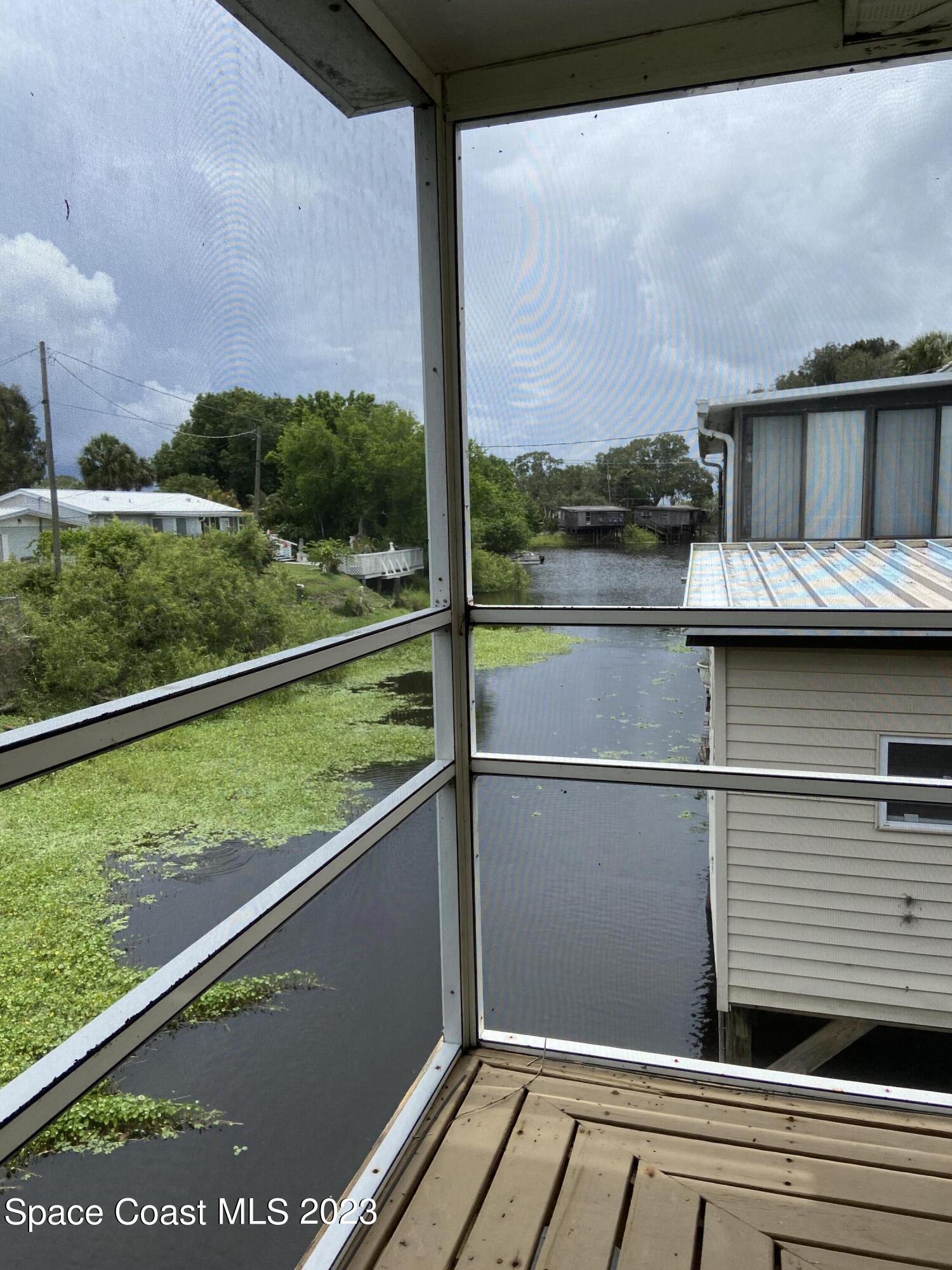 5757 Lake Poinsett Road Cocoa, FL 32926 - Photo 40 of 43 a view of balcony with mountain view