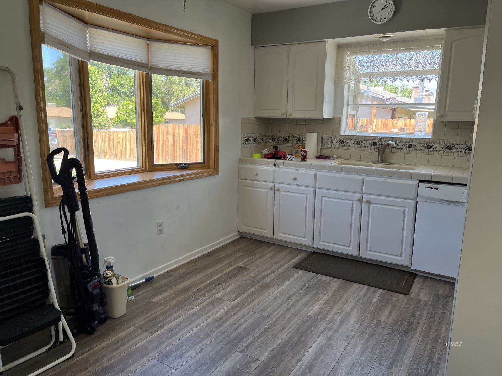 3012 Mesquite Road Bishop, CA 93514 - Photo 10 of 26 a room with granite countertop wooden floors and a window
