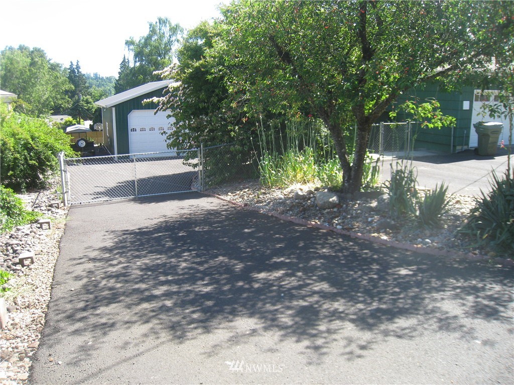 133 James Street Longview, WA 98632 - Photo 2 of 24