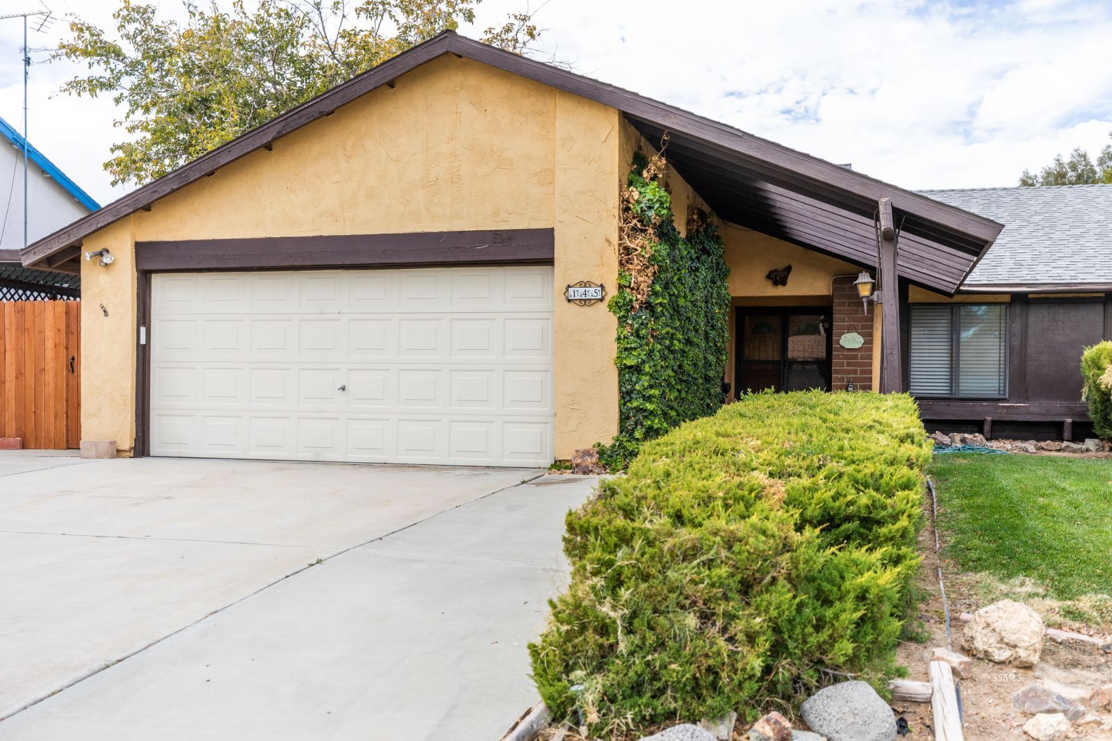 145 Rawhide Lane Ridgecrest, CA 93555 - Photo 4 of 33
