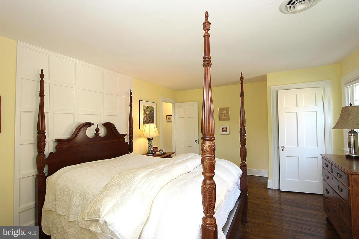 11 Hilltop Road Silver Spring, MD 20910 - Photo 14 of 29 Bedroom