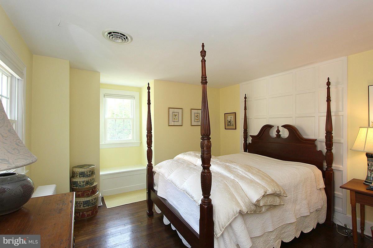 11 Hilltop Road Silver Spring, MD 20910 - Photo 15 of 29 Bedroom