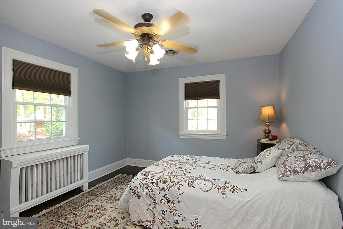 11 Hilltop Road Silver Spring, MD 20910 - Photo 17 of 29 Bedroom