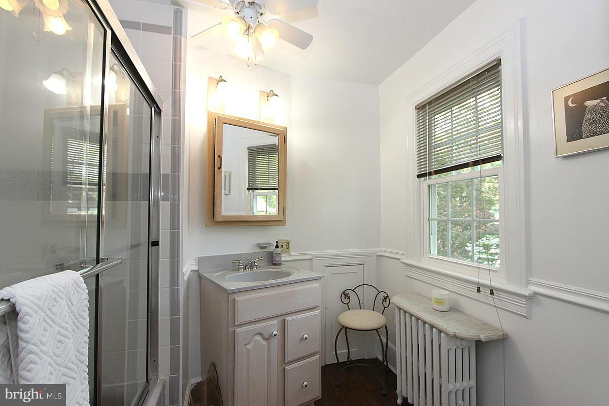 11 Hilltop Road Silver Spring, MD 20910 - Photo 18 of 29 Bath