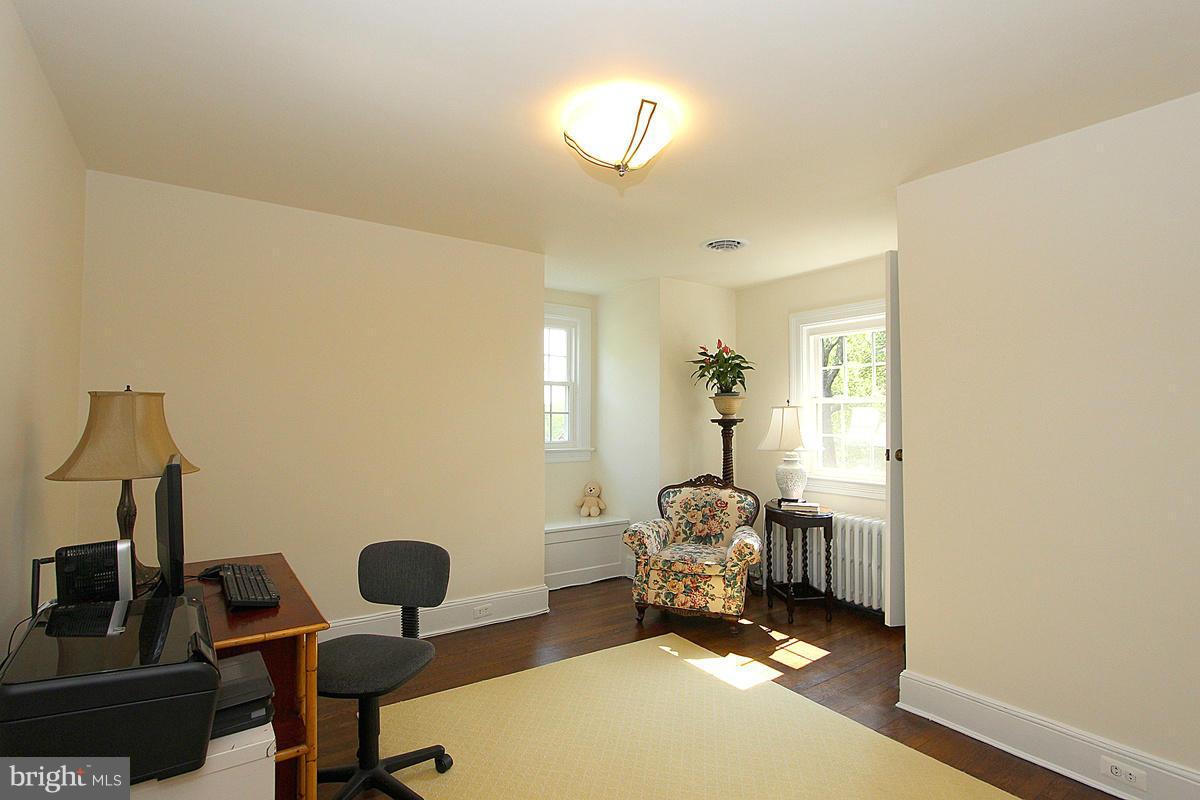 11 Hilltop Road Silver Spring, MD 20910 - Photo 19 of 29 Bedroom