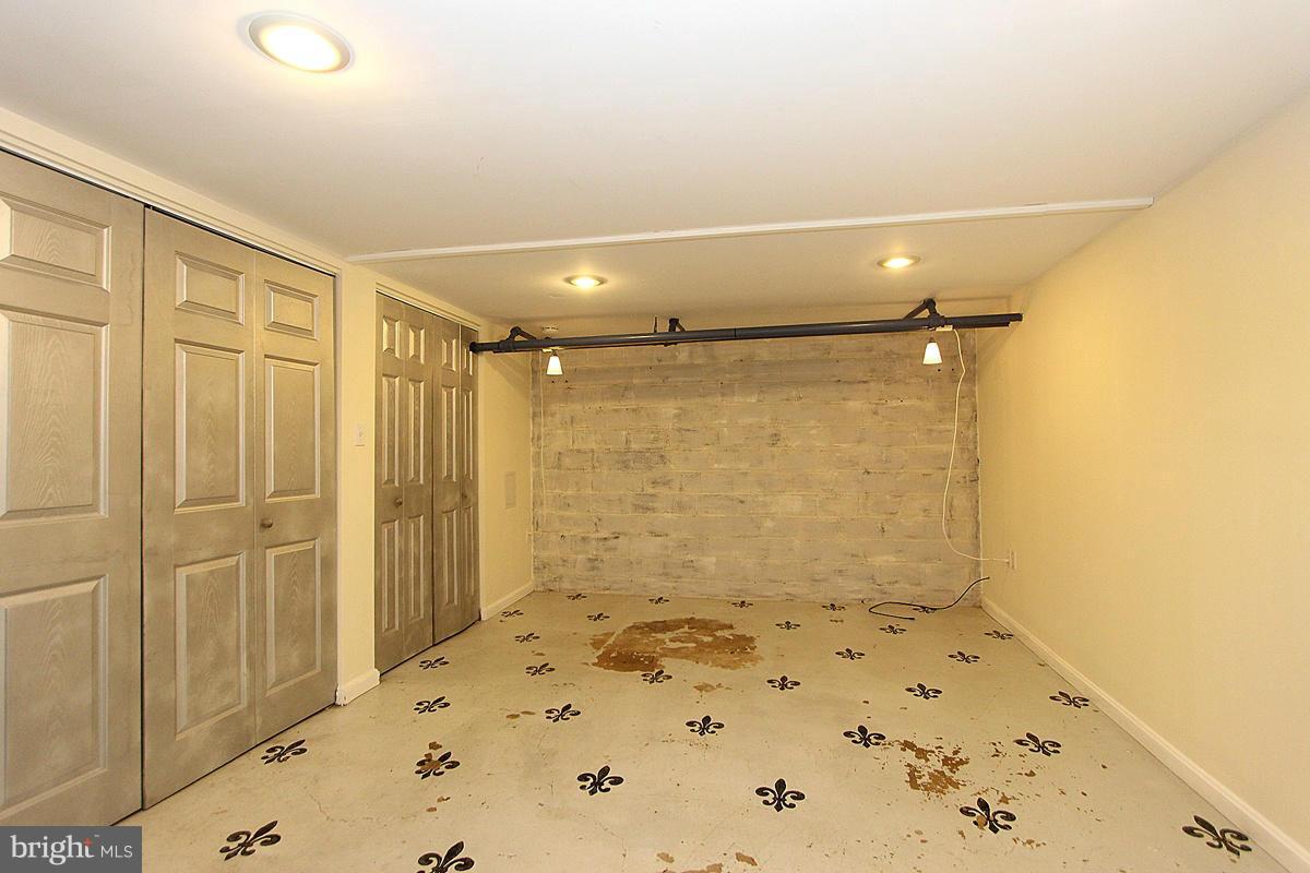 11 Hilltop Road Silver Spring, MD 20910 - Photo 24 of 29 Bedroom
