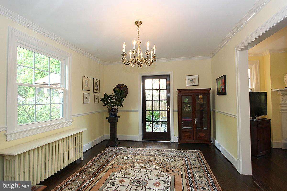 11 Hilltop Road Silver Spring, MD 20910 - Photo 6 of 29 Dining Room