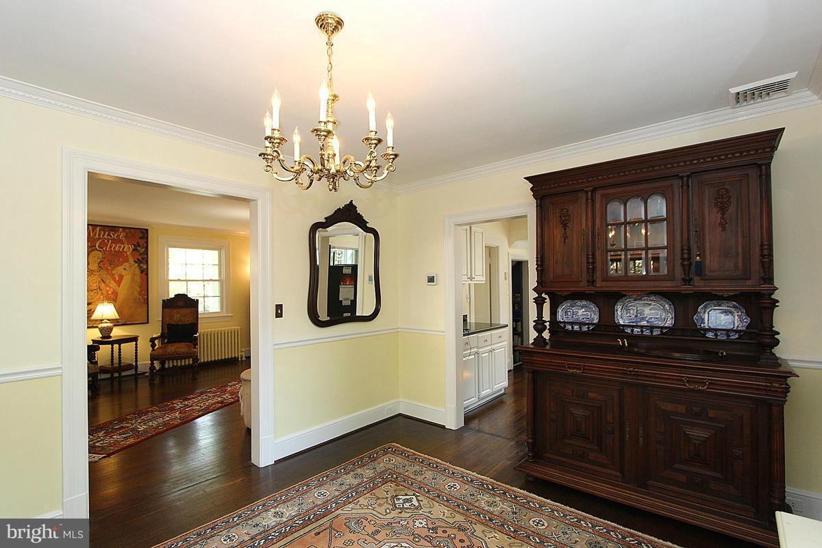11 Hilltop Road Silver Spring, MD 20910 - Photo 7 of 29 Dining Room