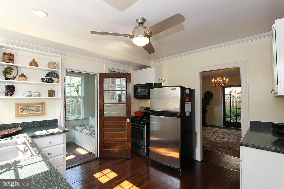 11 Hilltop Road Silver Spring, MD 20910 - Photo 9 of 29 Kitchen