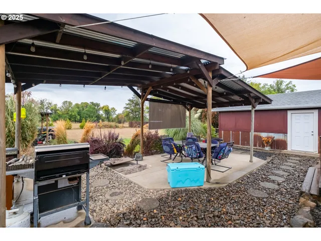 $445,000 | 1305 Ash Street, Brownsville, OR 97327