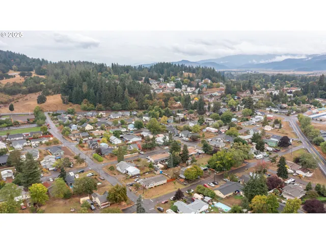 $445,000 | 1305 Ash Street, Brownsville, OR 97327