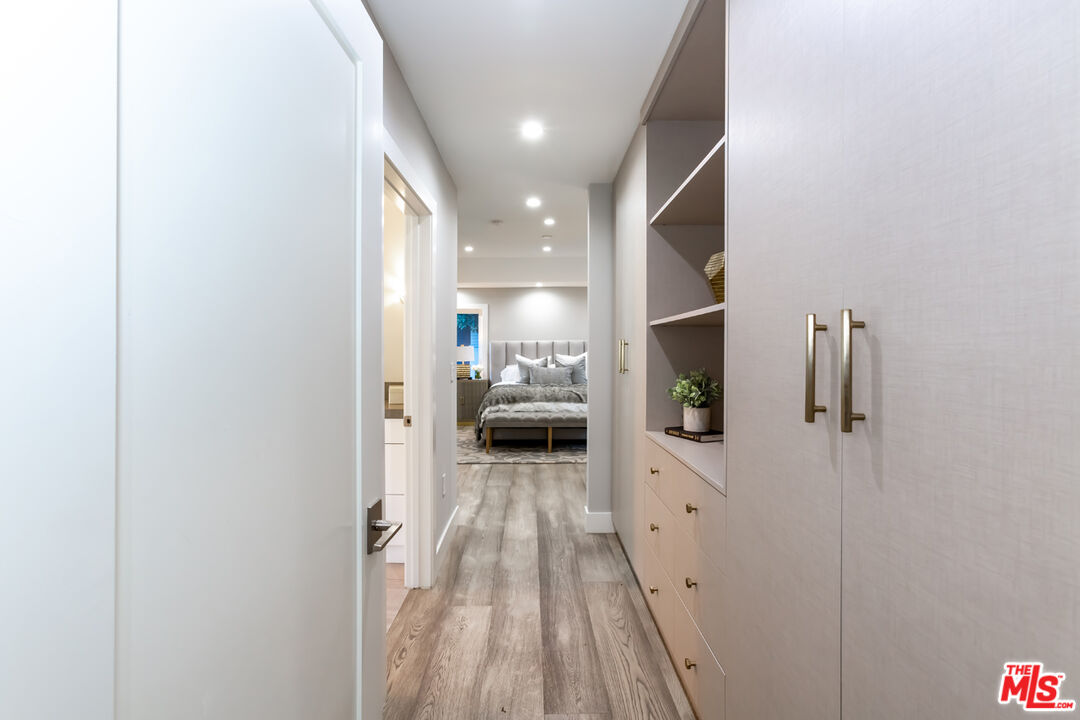 10700 Lindbrook Drive Los Angeles, CA 90024 - Photo 21 of 42