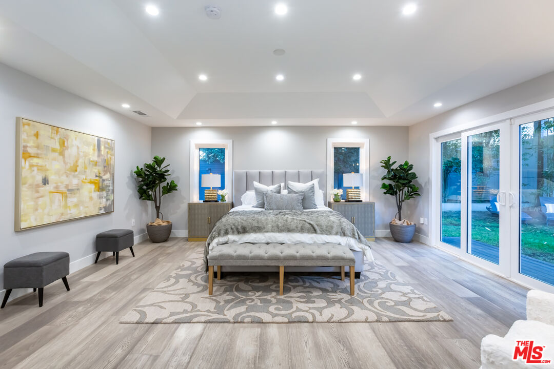 10700 Lindbrook Drive Los Angeles, CA 90024 - Photo 22 of 42 a living room with furniture and a large window