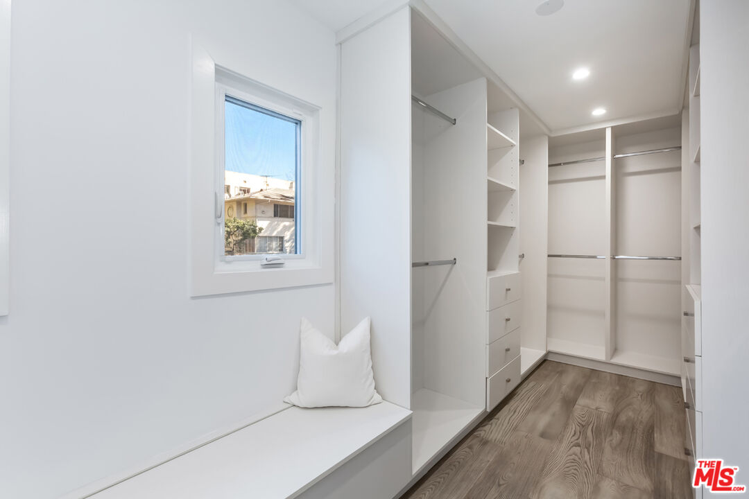 10700 Lindbrook Drive Los Angeles, CA 90024 - Photo 27 of 42 a view of bathroom with shower