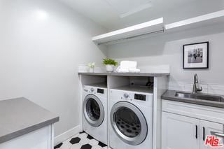 10700 Lindbrook Drive Los Angeles, CA 90024 - Photo 38 of 42 a utility room with dryer and washer