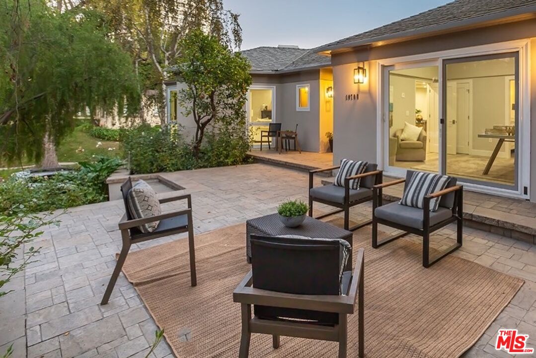 10700 Lindbrook Drive Los Angeles, CA 90024 - Photo 5 of 42 a building outdoor space with patio furniture and potted plants