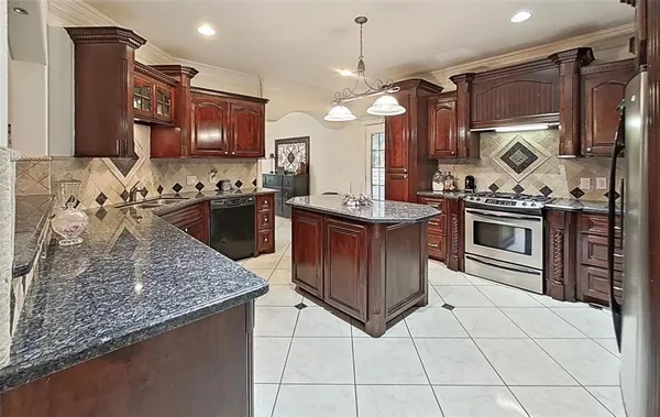 $890,000 | 582 County Road 410, Dayton, TX 77535