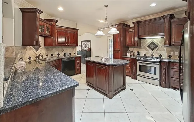 $895,000 | 582 County Road 410, Dayton, TX 77535