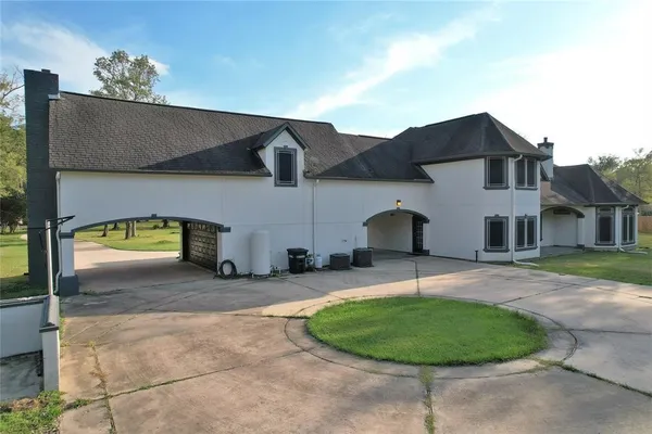 $890,000 | 582 County Road 410, Dayton, TX 77535