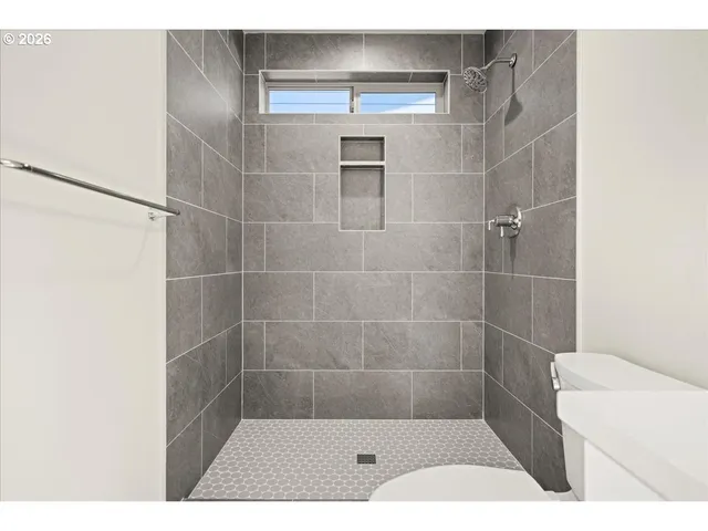 $459,900 | 12300 Meadowlawn Drive, Oregon City, OR 97045